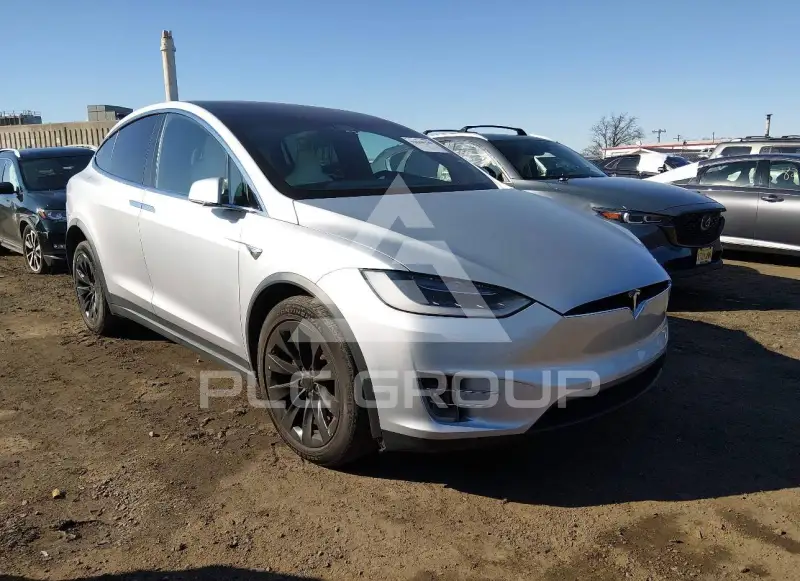 2017 Tesla Model X фото