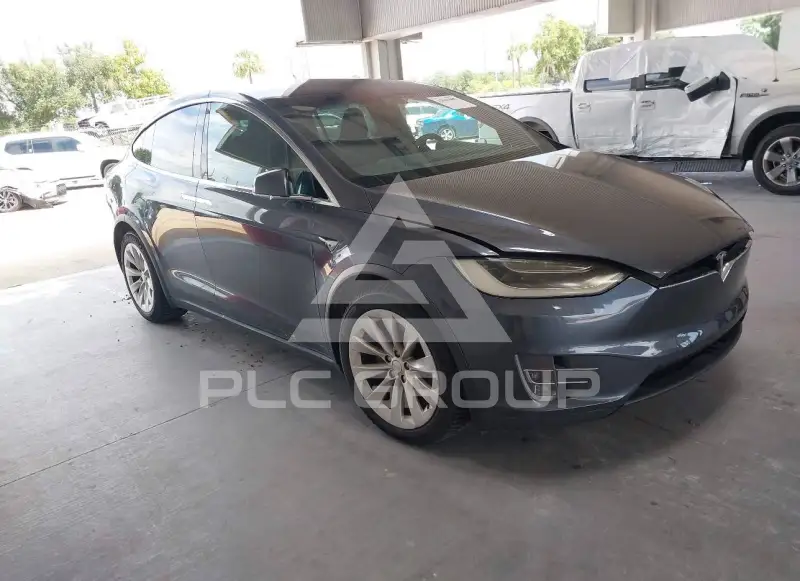 2017 Tesla Model X фото