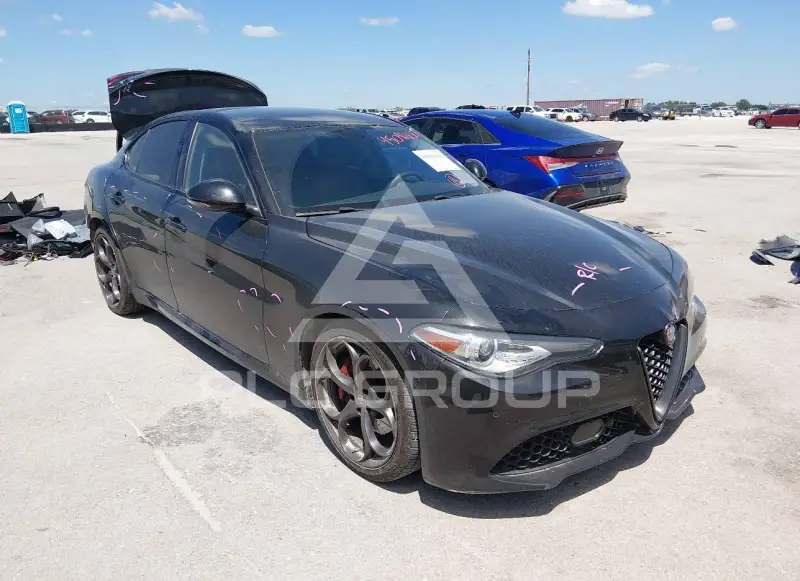 2017 Alfa Romeo Giulia photo
