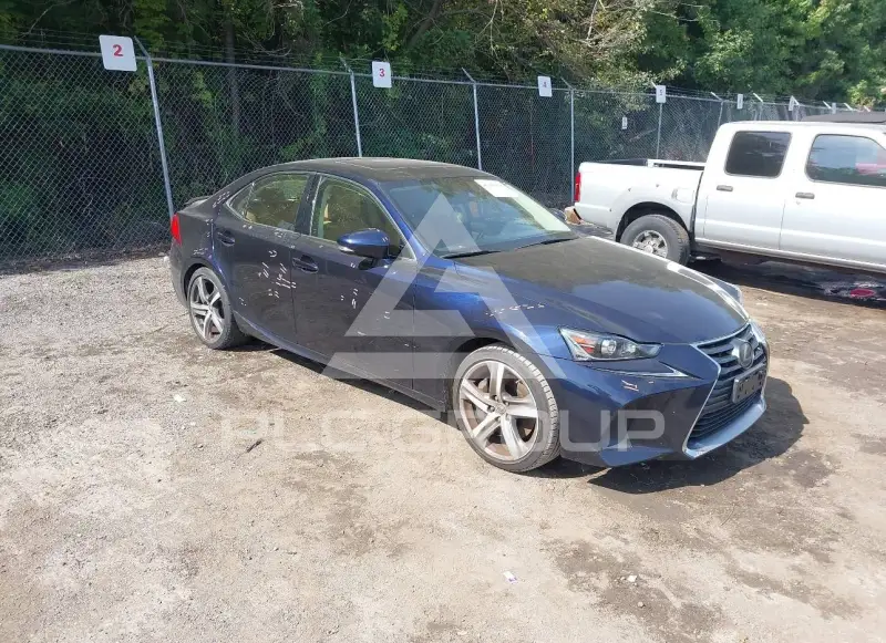 2017 Lexus IS300 фото