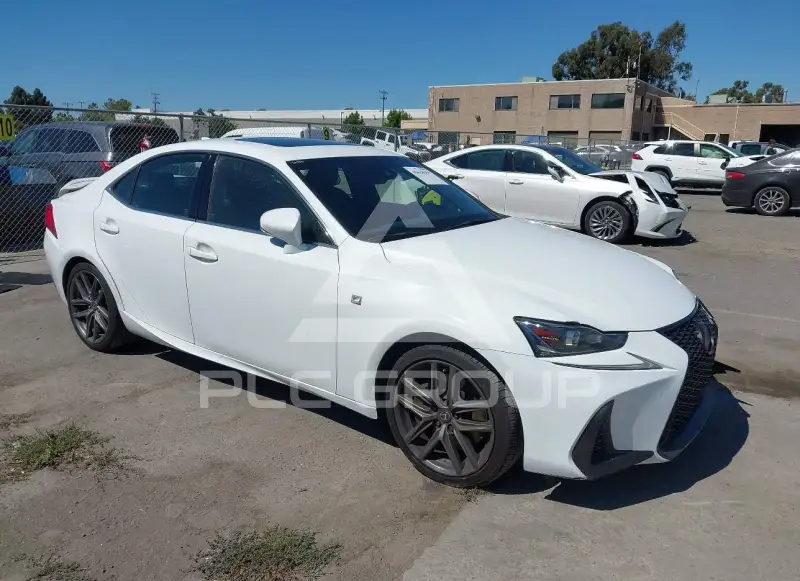 2017 Lexus IS200 фото