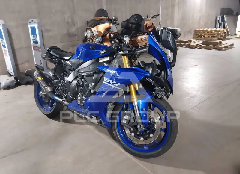 2017 Yamaha YZF-R1 фото