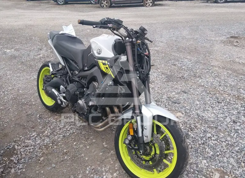 2017 Yamaha FZ09 photo