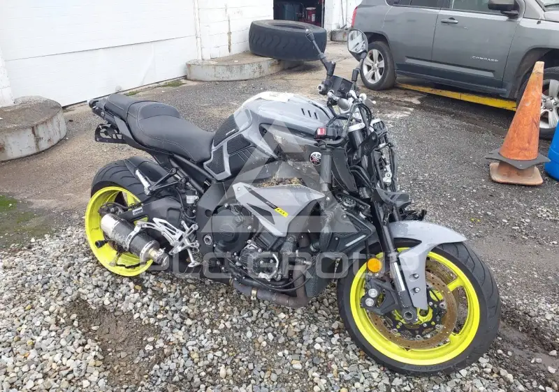 2017 Yamaha FZ1 photo