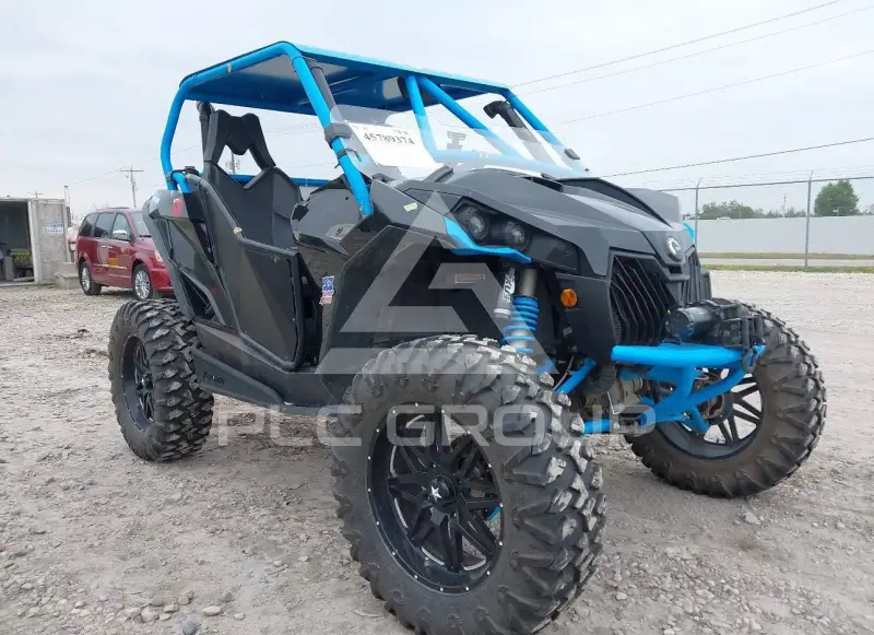 2017 Can-AM MAVERICK фото