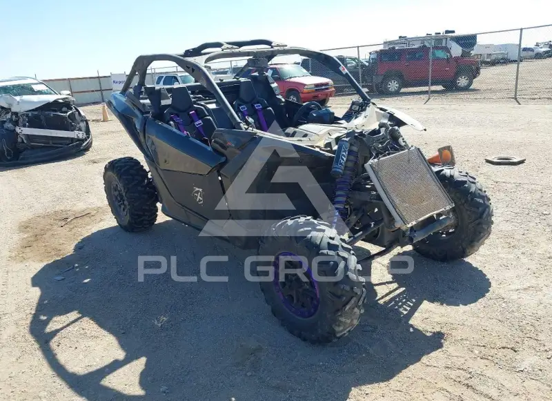 2017 Can-AM MAVERICK фото
