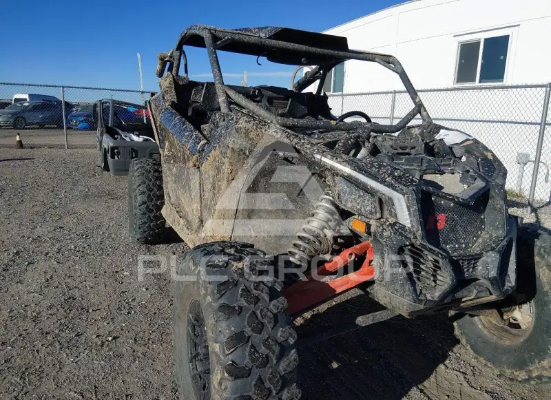 2017 Can-AM MAVERICK photo