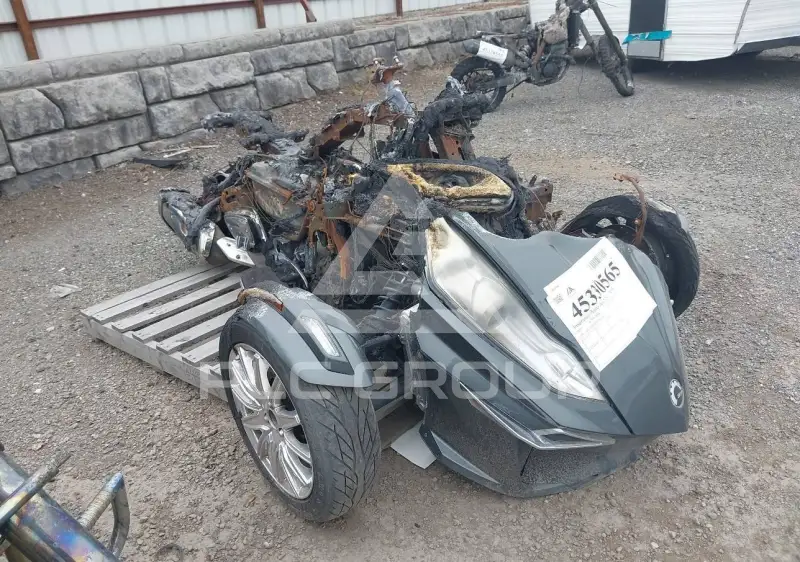 2017 Can-AM SPYDER фото