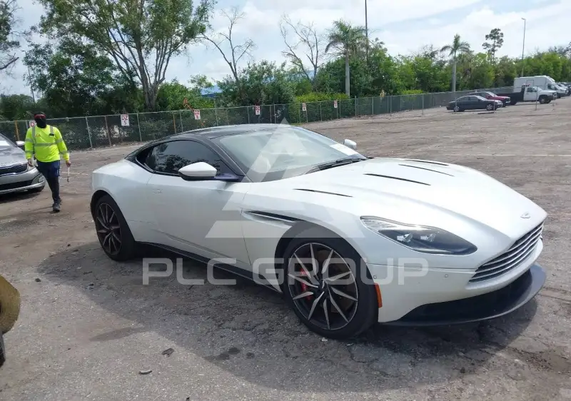 2017 Aston Martin DB11 фото