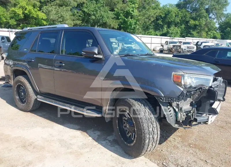 2017 Toyota 4 RUNNER фото