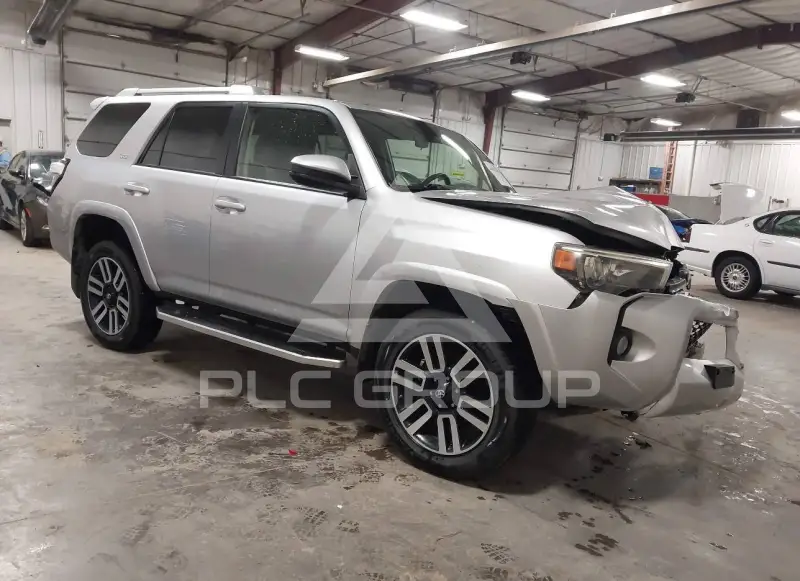 2017 Toyota 4 RUNNER photo