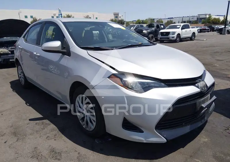 2017 Toyota COROLLA фото