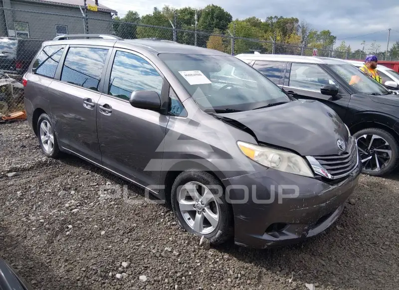 2017 Toyota SIENNA фото