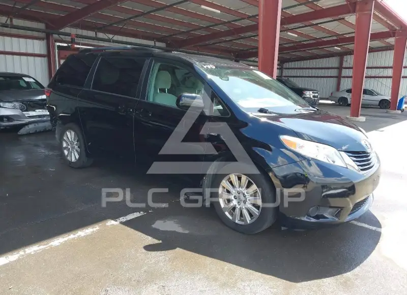 2017 Toyota SIENNA photo