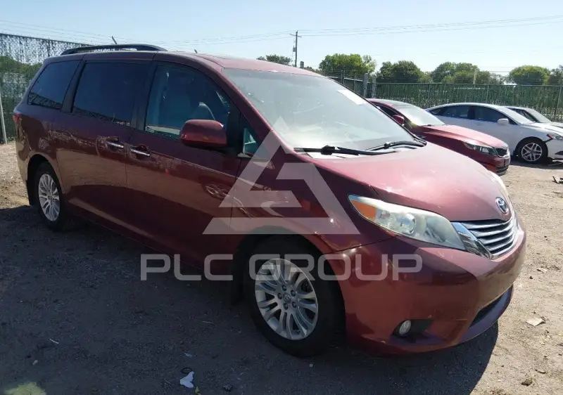 2017 Toyota SIENNA фото