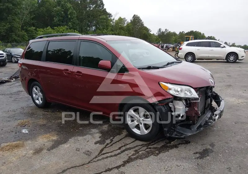 2017 Toyota SIENNA photo