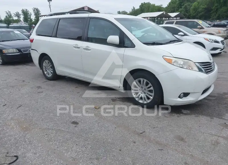 2017 Toyota SIENNA фото