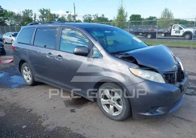 2017 Toyota SIENNA фото