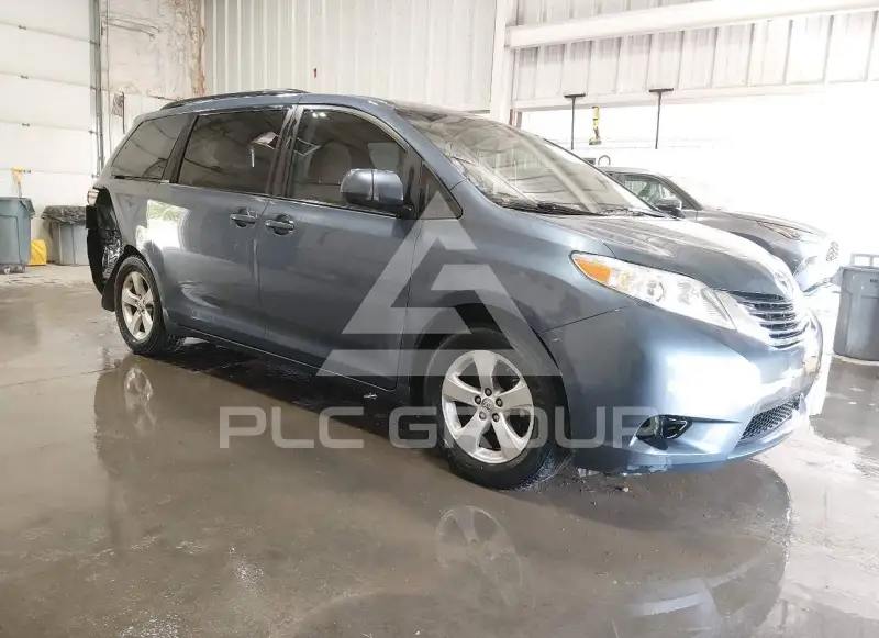 2017 Toyota SIENNA фото