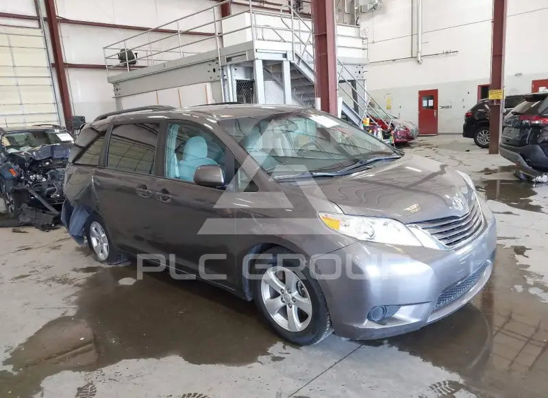2017 Toyota SIENNA фото