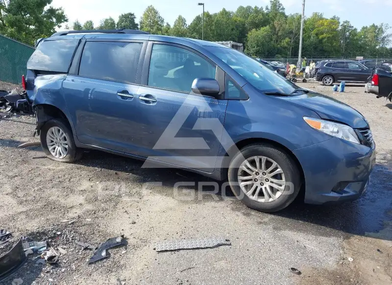 2017 Toyota SIENNA photo