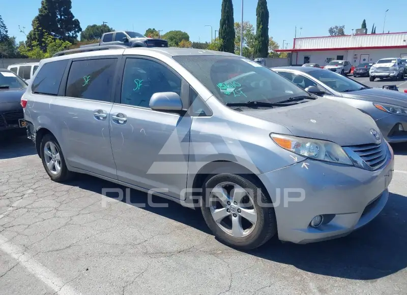 2017 Toyota SIENNA фото