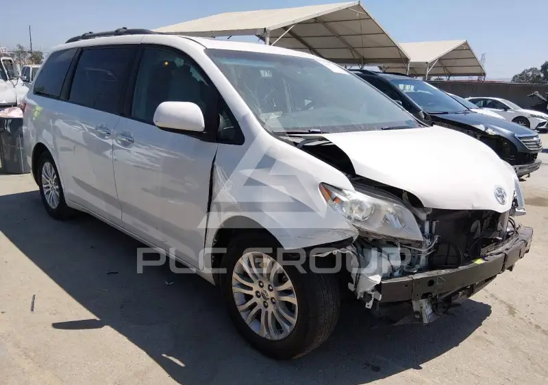 2017 Toyota SIENNA фото