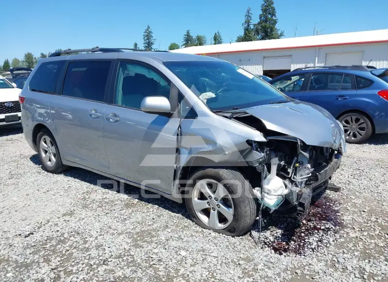 2017 Toyota SIENNA photo
