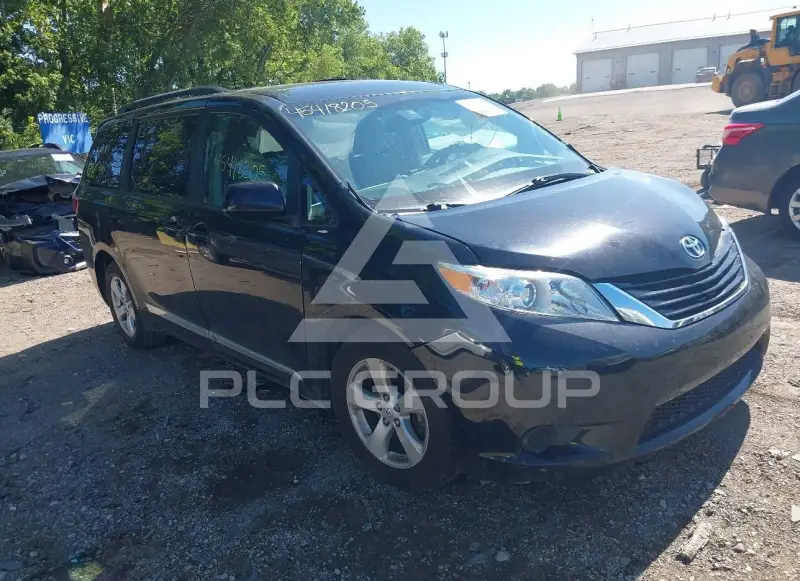 2017 Toyota SIENNA photo