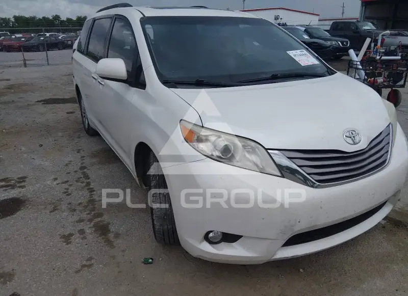 2017 Toyota SIENNA фото