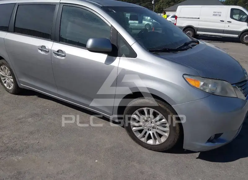 2017 Toyota SIENNA фото