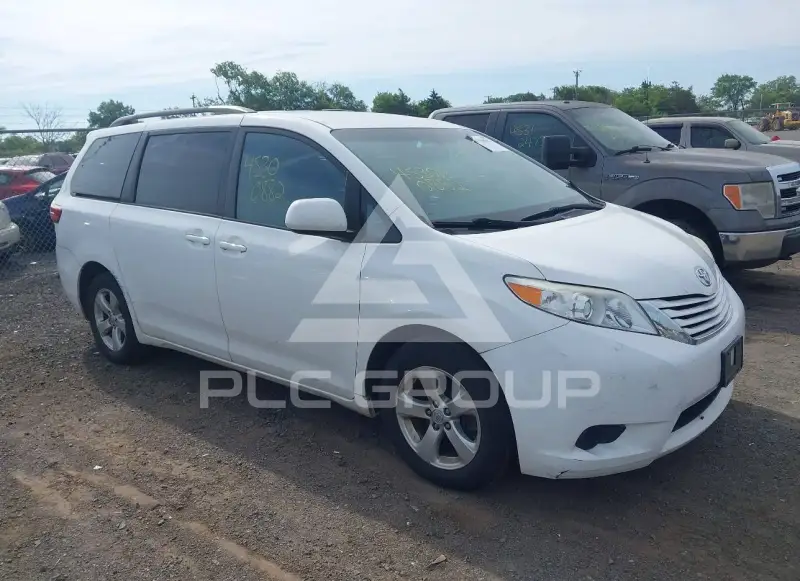 2017 Toyota SIENNA photo