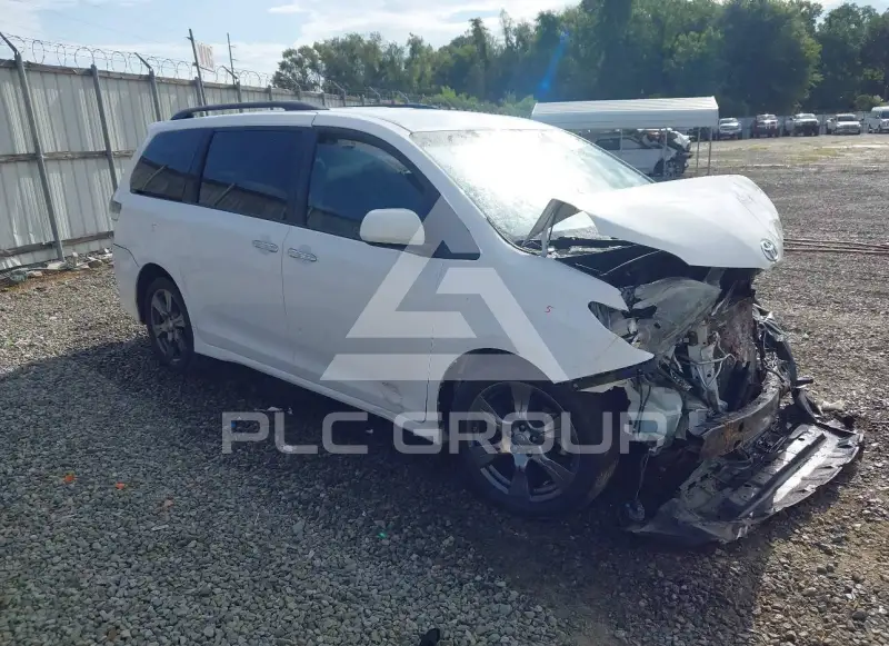 2017 Toyota SIENNA photo