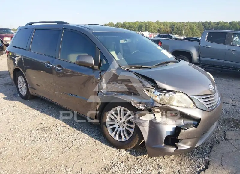 2017 Toyota SIENNA photo
