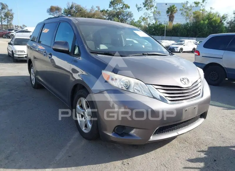 2017 Toyota SIENNA фото