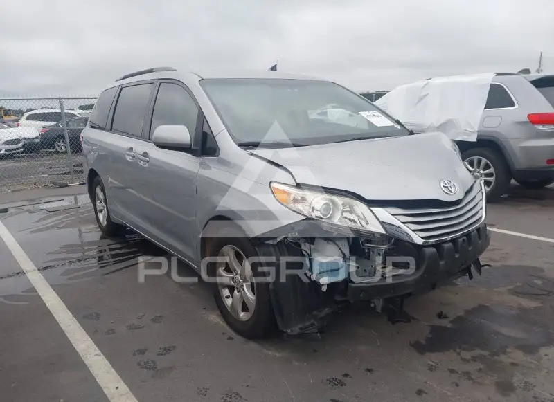 2017 Toyota SIENNA фото