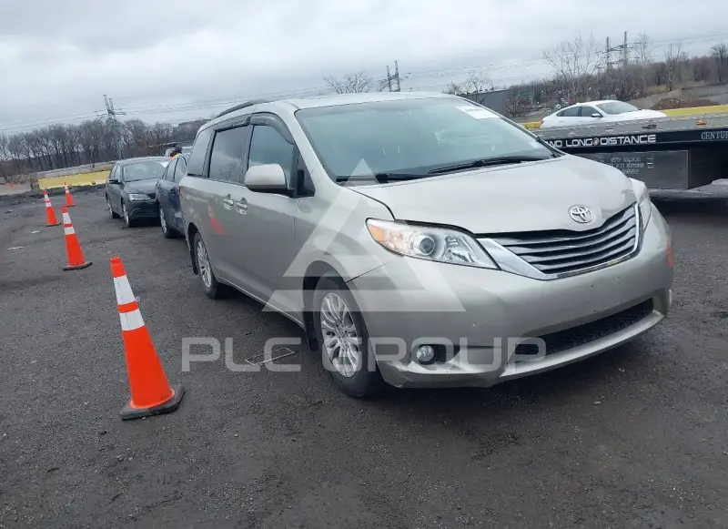 2017 Toyota SIENNA фото