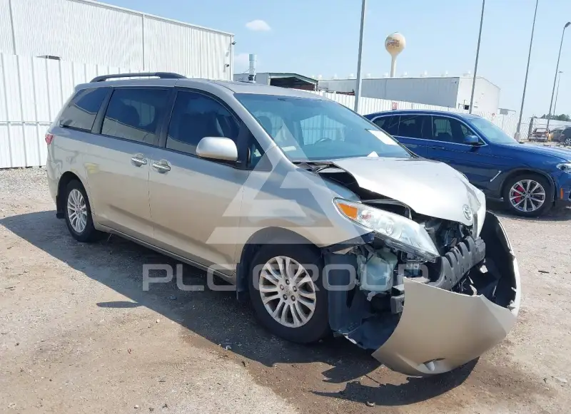 2017 Toyota SIENNA фото