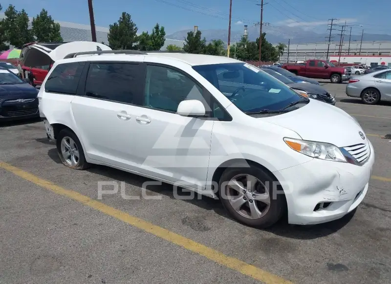 2017 Toyota SIENNA photo