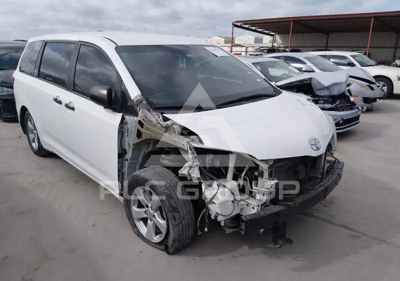 2017 Toyota SIENNA photo