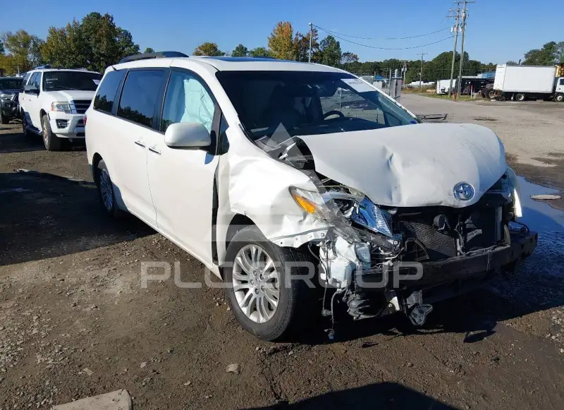 2017 Toyota SIENNA photo