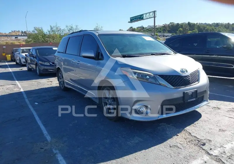 2017 Toyota SIENNA photo