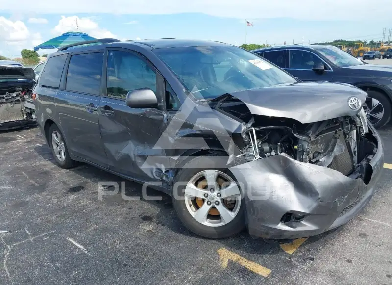 2017 Toyota SIENNA фото