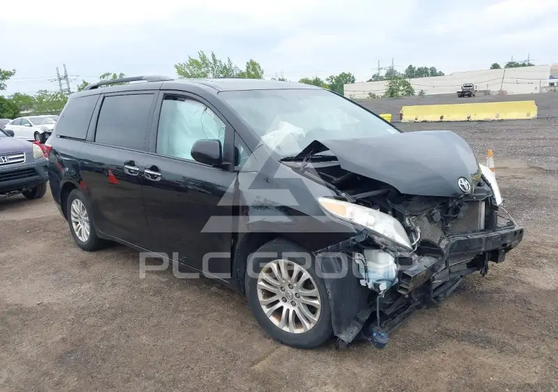 2017 Toyota SIENNA фото
