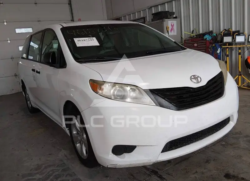 2017 Toyota SIENNA фото