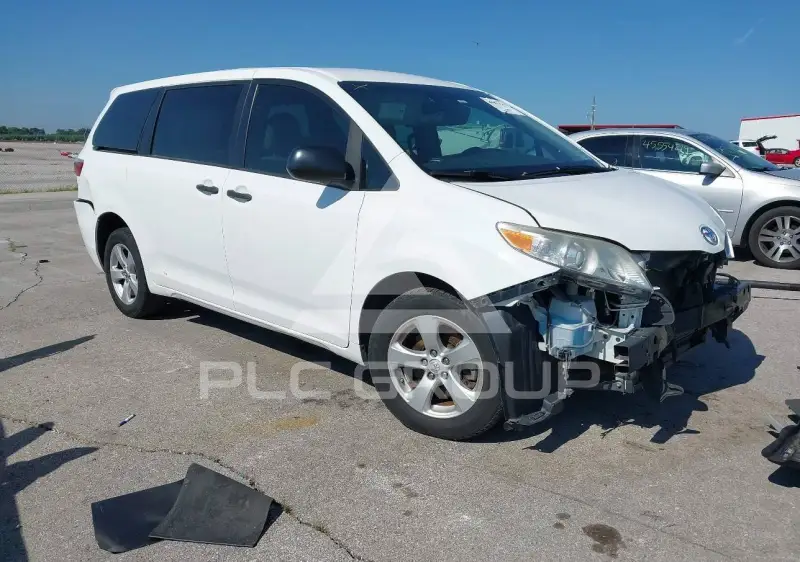 2017 Toyota SIENNA photo