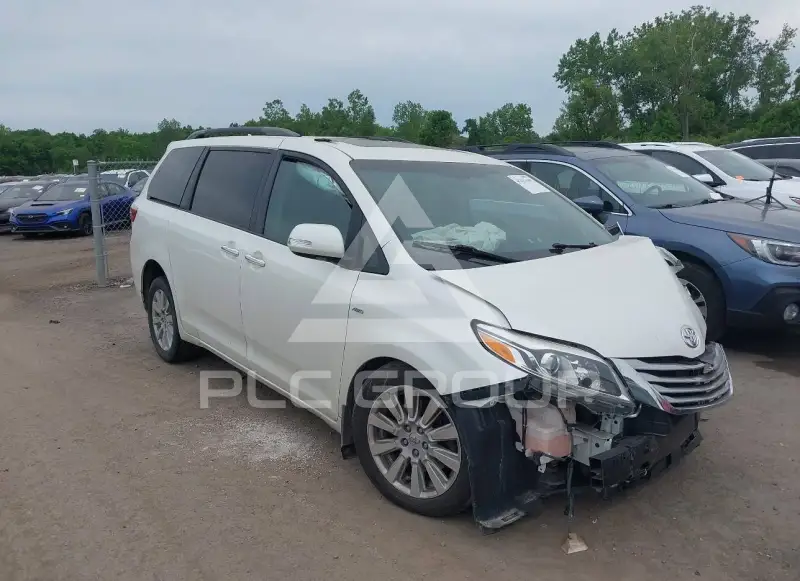 2017 Toyota SIENNA photo