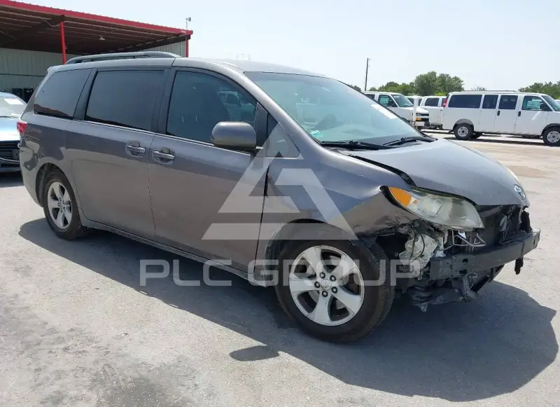 2017 Toyota SIENNA фото