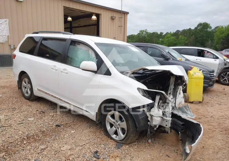 2017 Toyota SIENNA фото