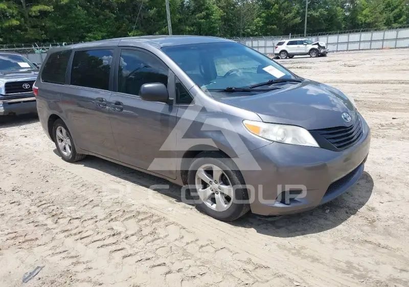 2017 Toyota SIENNA photo
